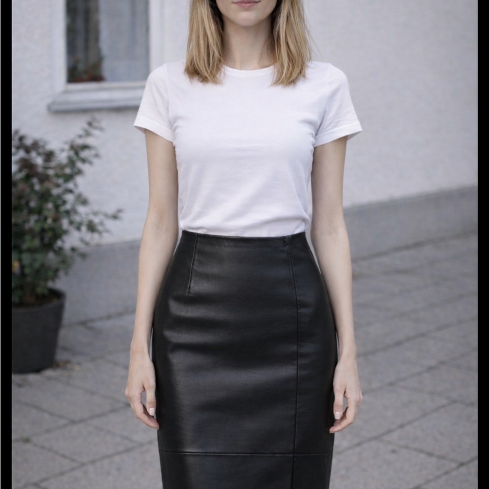 Elegant Black Leather Skirt